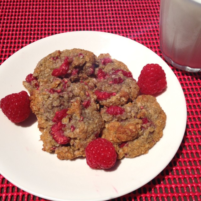 Oatmeal Cookies with Raspberries